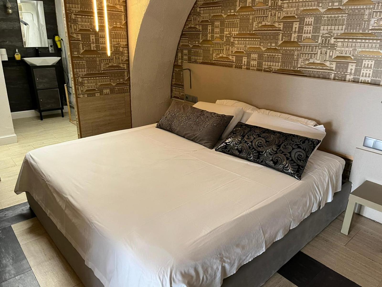 Double Room Private Bathroom